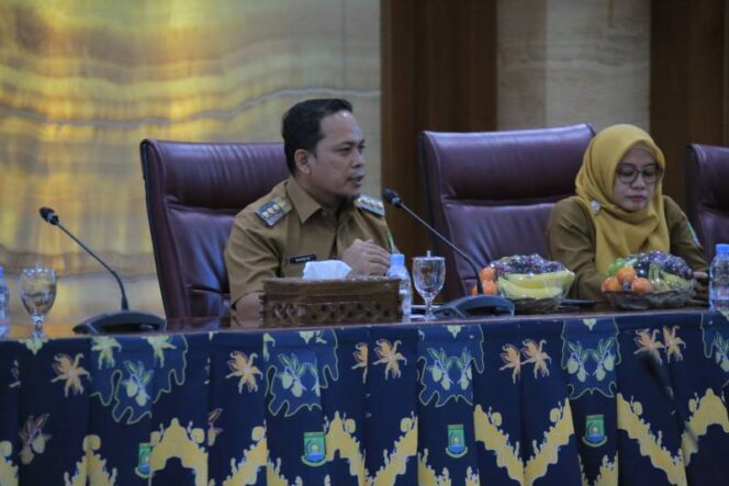 
 Pj. Walikota Tangerang Nurdin didampingi Kepala Dinas Kesehatan Kota Tangerang, Dini Anggraeni. Foto: ist