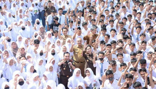 
 Bupati Zaki dan Kajati Banten Hadiri Deklarasi Bersama Pelajar di Cisoka