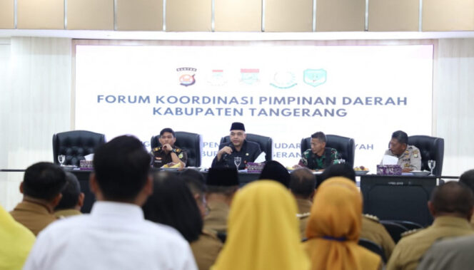 
 Bupati Tangerang, A. Zaki Iskandar saat Memimpin Rapat Forkopimda Atasi Polisi Udara. Foto: Istimewa