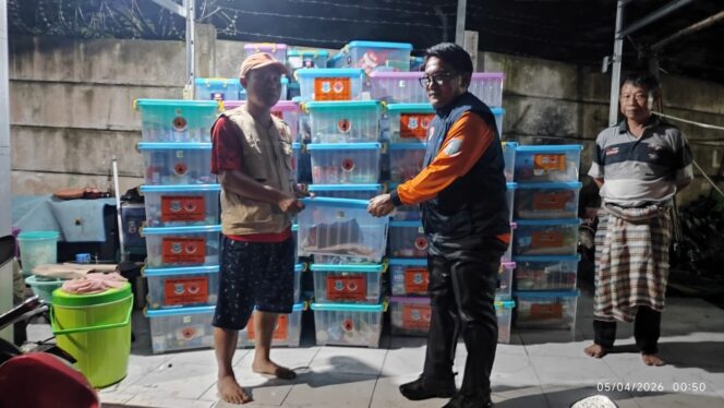 
 Divisi Bencana Dinsos Tangsel menyalurkan bantuan kepada Masyarakat Terdampak Banjir. Foto: ist