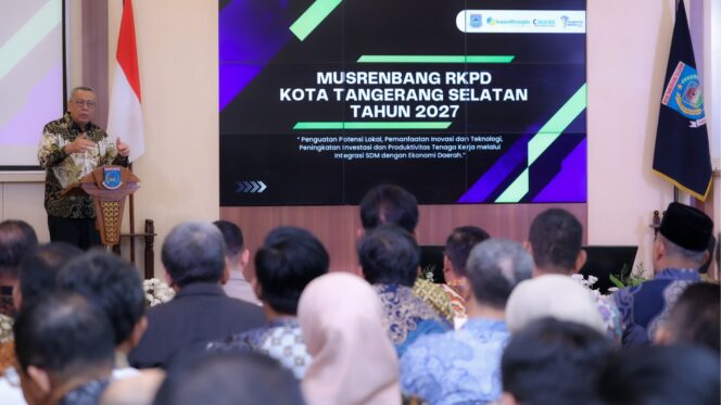 
 Wali Kota Tangerang Selatan Benyamin Davnie saat membuka Musyawarah Perencanaan Pembangunan (Musrenbang) RKPD 2027 di Ruang Blandongan Puspemkot Tangsel. Foto: ist