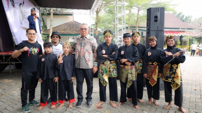 
 Wali Kota Tangerang Selatan Benyamin Davnie saat menghadiri Serpong Arts & Culture Festival 2026 di Tandon Ciater, Kecamatan Serpong. Foto: ist