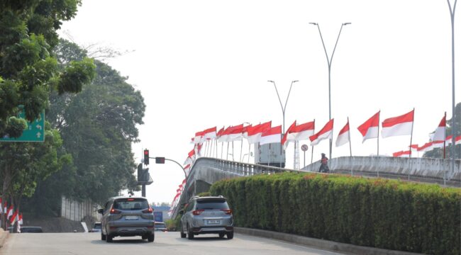 Bendera Merah Putih Penuhi Jalanan di Kota Tangerang Selatan. Foto: Ist