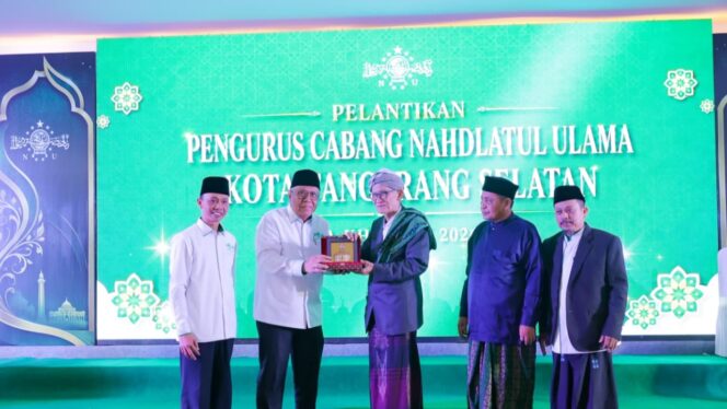 
 Wali Kota Tangerang Selatan Benyamin Davnie saat menghadiri pelantikan Pengurus Cabang Nahdlatul Ulama (PCNU) Kota Tangerang Selatan masa khidmat 2026–2031 di Graha Aswaja NU 2, Pondok Aren. Foto: Ist 