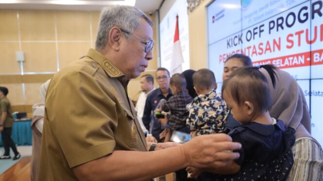 
 Wali Kota Tangerang Selatan Benyamin Davnie  saat membuka peluncuran Program SIGAP Anak Sehat 2026. Foto: Ist