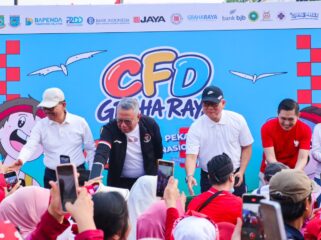 Wali Kota Tangerang Selatan Benyamin Davnie saat menghadiri Fun Walk Tangsel yang digelar Badan Pendapatan Daerah (Bapenda) Kota Tangerang Selatan di kawasan Graha Raya Bintaro. Foto: Ist