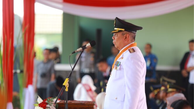 
 Wali Kota Tangerang Selatan Benyamin Davnie saat Menjadi Inspektur Upacara peringatan HUT ke-81 Kemerdekaan RI tingkat Kota Tangerang Selatan tersebut digelar di Batalyon Kavaleri 9/Satya Dharma Kala (Yonkav 9/SDK). Foto: ist