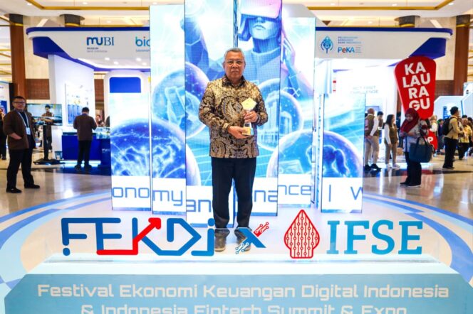 
 Wali Kota Tangerang Selatan Benyamin Davnie Usai Menerima Piala Juara 1 Championship TP2DD Wilayah Jawa-Bali Tahun 2026. Foto: Ist