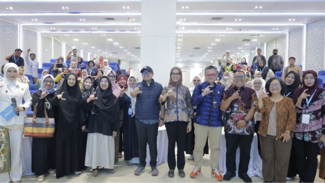 
 Wakil Wali Kota Tangerang Selatan Pilar Saga Ichsan saat menghadiri Workshop Kriya Tangerang Selatan dalam rangka mendukung Program Penguatan Ekosistem Creative Hub di Command Center Puspemkot Tangsel. Foto: ist 