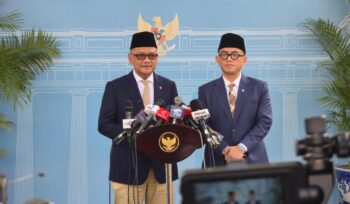 Menteri Haji dan Umrah (Menhaj) Mochamad Irfan Yusuf dan Wakil Menteri Haji dan Umrah (Wamenhaj) Dahnil Anzar Simanjuntak di Istana Merdeka, Jakarta, Senin (28/9/2026). Foto: Ist