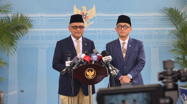 Menteri Haji dan Umrah (Menhaj) Mochamad Irfan Yusuf dan Wakil Menteri Haji dan Umrah (Wamenhaj) Dahnil Anzar Simanjuntak di Istana Merdeka, Jakarta, Senin (28/9/2026). Foto: Ist
