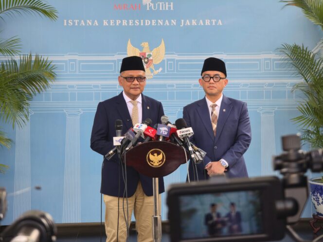 
 Menteri Haji dan Umrah (Menhaj) Mochamad Irfan Yusuf dan Wakil Menteri Haji dan Umrah (Wamenhaj) Dahnil Anzar Simanjuntak di Istana Merdeka, Jakarta, Senin (28/9/2026). Foto: Ist