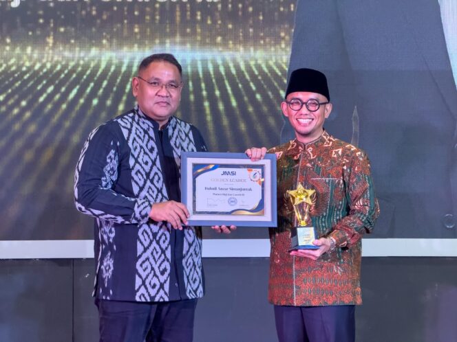 
 Wakil Menteri Haji dan Umrah RI, Dahnil Anzar Simanjuntak, menerima penghargaan kategori Golden Leader Tahun 2026 dari Jaringan Media Siber Indonesia (JMSI). Foto: ist