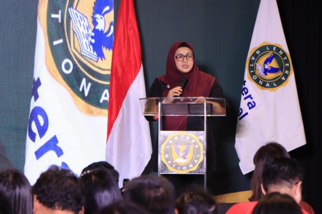 
 Wakil Bupati (Wabup) Tangerang, Intan Nurul Hikmah menghadiri sekaligus juga melakukan Grand Launching Sekolah Lentera National School Park Serpong Kecamatan Legok, Sabtu (20/09/25). Foto: ist