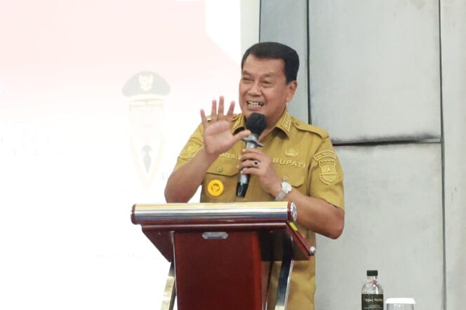 
 Bupati Tangerang, Moch Maesyal Rasyid saat membuka Bimbingan Teknis Perkoperasian bagi para Ketua Pengawas Koperasi Desa Kelurahan Merah Putih (KDKMP) yang dilaksanakan di Hotel Sapphire Sky Kecamatan Pagedangan. Foto: ist