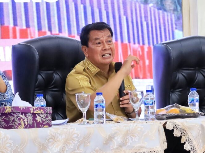 
 Bupati Tangerang Moch.Maesyal Rasyid saat menghadiri Rakor Forkopimda menjelang Bulan Ramadan di GSG Puspemkab Tangerang. Foto: ist