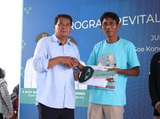 Moch. Maesyal Rasyid saat meresmikan 110 unit rumah layak huni bagi masyarakat nelayan hasil kolaborasi Pemerintah Kabupaten Tangerang bersama Habitat for Humanity, koperasi, Komida. Foto: ist 