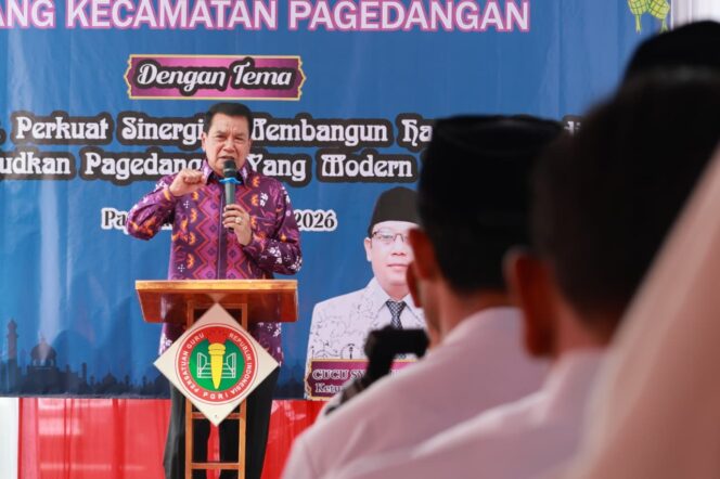
 Bupati Tangerang Moch.Maesyal Rasyid saat menghadiri acara Halal Bihalal Persatuan Guru Republik Indonesia (PGRI) se-Kecamatan Pagedangan di SDN III Cihuni. Foto: ist