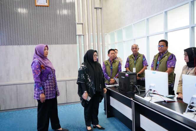 
 Wakil Bupati Tangerang, Intan Nurul Hikmah, melakukan kunjungan kerja ke Kantor Dinas Komunikasi dan Informatika (Diskominfo) Kabupaten Tangerang yang berlokasi di Gedung Smart Building, Puspemkab Tigaraksa
 Foto: ist