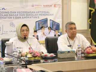 Wakil Bupati (Wabup) Tangerang, Intan Nurul Hikmah saat menutup secara resmi kegiatan Pengembangan Kompetensi Pelatihan Koding dan Kecerdasan Artifisial (KKA) Angkatan IV dan V jenjang SD dan SMP di Ruang Rapat Cituis. Foto: ist