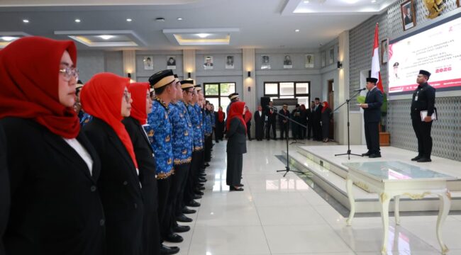 Bupati Tangerang, Moch. Maesyal Rasyid saat melantik dan mengambil sumpah sebanyak 486 PNS dalam jabatan fungsional di lingkungan Pemerintah Kabupaten Tangerang. Foto: ist