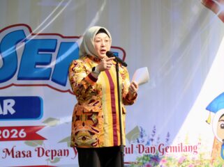 Wakil Bupati (Wabup) Tangerang, Intan Nurul Himah menghadiri acara tasyakuran Purnawiyata dan Pentas Seni SD Negeri Peusar Kec. Tigaraksam Foto: ist