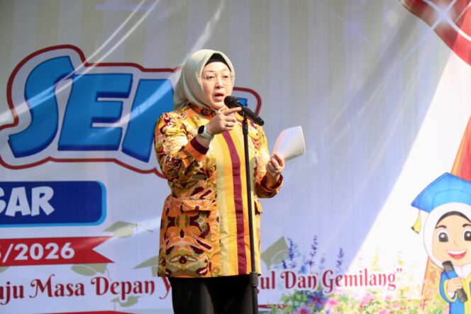 
 Wakil Bupati (Wabup) Tangerang, Intan Nurul Himah menghadiri acara tasyakuran Purnawiyata dan Pentas Seni SD Negeri Peusar Kec. Tigaraksam Foto: ist