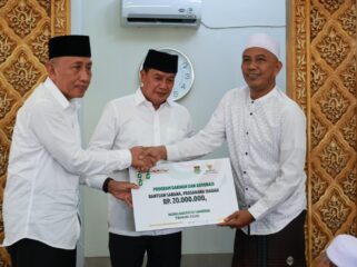 Bupati Tangerang, Moch. Maesyal Rasyid bersama Baznas, DMI, kepala OPD dan camat beserta unsur Fokopimcam Kelapa Dua saat melakukan kegiatan Jumat Keliling (Jumling) di Masjid At-Taqwa yang ada di Kelurahan Kelapa Dua, Kecamatan Kelapa Dua. Foto: ist