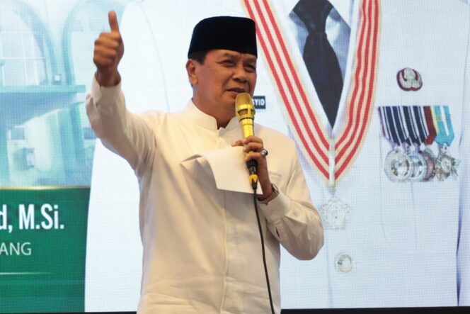 
 Bupati Tangerang Moch. Maesyal Rasyid menghadiri Tasyakuran Milad ke-51 Majelis Ulama Indonesia (MUI) Kabupaten Tangerang sekaligus meresmikan Muallaf Center. Acara tersebut di gelar di Kantor MUI Kab. Tangerang. Foto: ist
