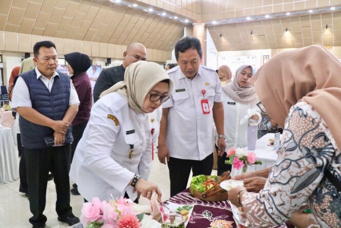 
 Wakil Bupati Tangerang, Intan Nurul Hikmah menghadiri sekaligus menutup Lomba Inovasi Menu Berbahan Baku Ikan Tahun 2026 yang diselenggarakan Dinas Perikanan Kabupaten Tangerang di GSG Puspemkab Tangerang. Foto: Ist
