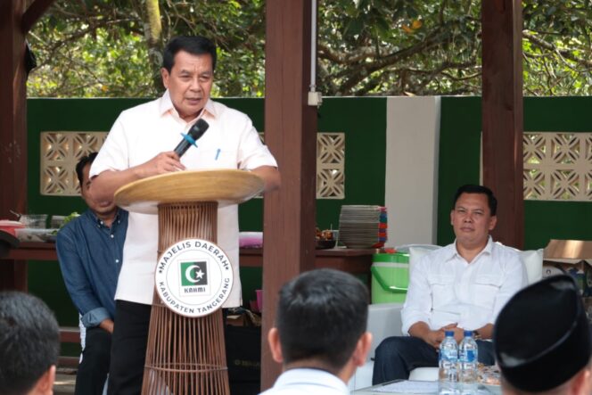 
 Bupati Tangerang, Moch. Maesyal Rasyid, menghadiri acara Tasyakuran Graha Hijau Hitam Majelis Daerah Korps Alumni Himpunan Mahasiswa Islam (MD KAHMI) Kabupaten Tangerang. Foto: Ist