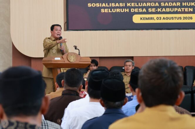 
 Bupati Tangerang Moch Maesyal Rasyid saat membuka sosialisasi Keluarga Sadar Hukum (Kadarkum) yang dilaksanakan di Aula Rapat Kecamatan Kemiri, Foto: Ist