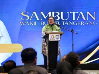 Wakil Bupati Tangerang Intan Nurul Hikmah saat menghadiri Kuliah Umum sekaligus Pelepasan Mahasiswa Lulusan Tahun Akademik 2025/2026 Tanri Abeng University Kampus Tangerang, yang digelar bersama Politeknik Ismet Iskandar Indonesia. Foto: Ist 