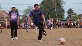 Bupati Tangerang Moch. Maesyal Rasyid menghadiri acara penutupan kompetisi sepak bola antar-RT se-Desa Rancabuaya, Kecamatan Jambe, dalam rangka memeriahkan Hari Ulang Tahun (HUT) ke-81 Kemerdekaan Republik Indonesia. Foto: Ist 