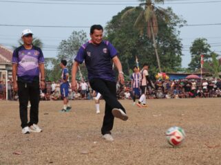 Bupati Tangerang Moch. Maesyal Rasyid menghadiri acara penutupan kompetisi sepak bola antar-RT se-Desa Rancabuaya, Kecamatan Jambe, dalam rangka memeriahkan Hari Ulang Tahun (HUT) ke-81 Kemerdekaan Republik Indonesia. Foto: Ist 