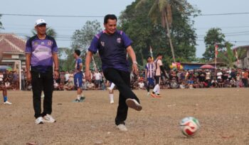 Bupati Tangerang Moch. Maesyal Rasyid menghadiri acara penutupan kompetisi sepak bola antar-RT se-Desa Rancabuaya, Kecamatan Jambe, dalam rangka memeriahkan Hari Ulang Tahun (HUT) ke-81 Kemerdekaan Republik Indonesia. Foto: Ist 