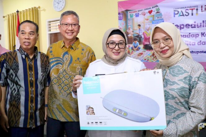 
 Wakil Bupati Tangerang, Intan Nurul Hikmah menghadiri kegiatan Program Kerja Sama Forum Kader Posyandu (FKP) Kabupaten Tangerang bersama Yayasan Sahabat Keluarga Lippo Karawaci. Foto: Ist