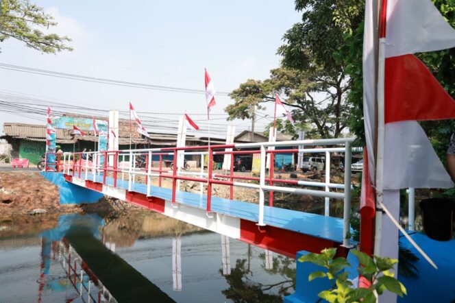 
 Jembatan Garuda Merah Putih di Desa Pangadegan Kec. Pasar Kemis. Foto: Ist