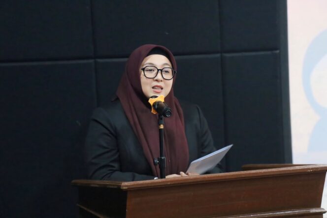 
 Wakil Bupati Tangerang Intan Nurul Hikmah saat membuka kegiatan Forum Anak Pelopor Sadar Hukum angkatan II yang diikuti sebanyak 50 peserta di Perpustakaan Daerah. Foto: Ist