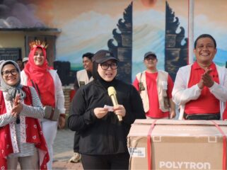 Wakil Bupati Tangerang, Intan Nurul Hikmah saat menghadiri Gerak Jalan Sehat bersama warga Graha Lestari dan karnaval Warga Graha Pesona Citra Raya, Kec. Panongan. Foto: Ist