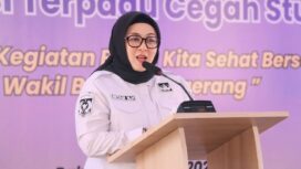 Wakil Bupati Tangerang Intan Nurul Hikmah saat menghadiri kegiatan Balita Kita Sehat, sekaligus mencanangkan program Intervensi Terpadu Cegah Stunting (INOVASI TERPA GANTUNG) di Kantor Desa Klutuk, Kecamatan Mekar Baru. Foto: Ist 