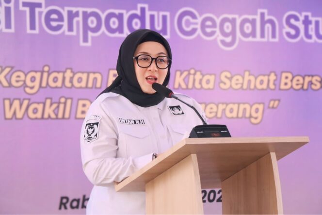 
 Wakil Bupati Tangerang Intan Nurul Hikmah saat menghadiri kegiatan Balita Kita Sehat, sekaligus mencanangkan program Intervensi Terpadu Cegah Stunting (INOVASI TERPA GANTUNG) di Kantor Desa Klutuk, Kecamatan Mekar Baru. Foto: Ist 