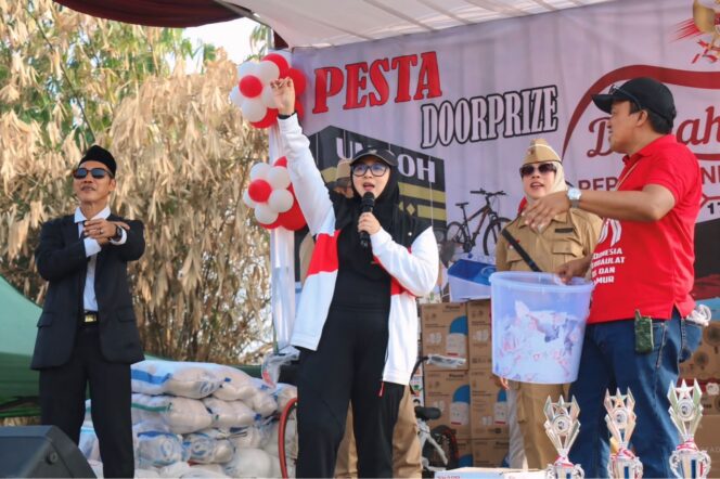 
 Wakil Bupati Tangerang Intan Nurul Hikmah saat menghadiri rangkaian kegiatan dalam rangka memperingati HUT ke-81 Kemerdekaan Republik Indonesia di Desa Gembong. Foto: Ist