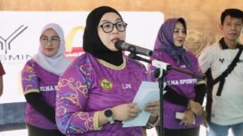 Wakil Bupati Tangerang, Intan Nurul Hikmah membuka kejuaraan Futsal Putri Persatuan Wanita Olahraga Seluruh Indonesia (PERWOSI) Cup tingkat pelajar 2026 yang digelar di Lapangan Pink Futsal Kelurahan Kaduagung Kec. Tigaraksa. Foto: Ist