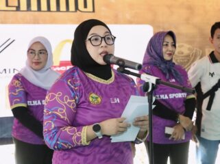 Wakil Bupati Tangerang, Intan Nurul Hikmah membuka kejuaraan Futsal Putri Persatuan Wanita Olahraga Seluruh Indonesia (PERWOSI) Cup tingkat pelajar 2026 yang digelar di Lapangan Pink Futsal Kelurahan Kaduagung Kec. Tigaraksa. Foto: Ist