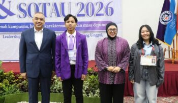 Pendiri Politeknik Ismet Iskandar Indonesia, A. Zaki Iskandar dan Wakil Bupati Tangerang Intan Nurul Hikmah saat Pengenalan Kehidupan Kampus bagi Mahasiswa Baru (PKKMB) Politeknik Ismet Iskandar Indonesia dan Tanri Abeng University Kampus Tangerang di Sapphire Sky Hotel Karawaci Kelurahan Binong Kec. Curug. Foto: Ist