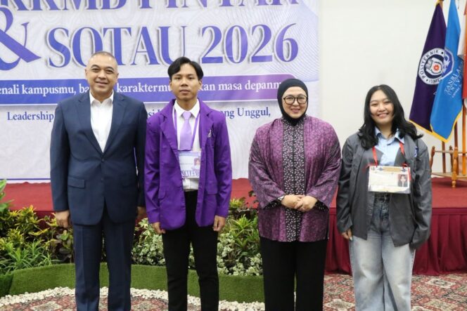 
 Pendiri Politeknik Ismet Iskandar Indonesia, A. Zaki Iskandar dan Wakil Bupati Tangerang Intan Nurul Hikmah saat Pengenalan Kehidupan Kampus bagi Mahasiswa Baru (PKKMB) Politeknik Ismet Iskandar Indonesia dan Tanri Abeng University Kampus Tangerang di Sapphire Sky Hotel Karawaci Kelurahan Binong Kec. Curug. Foto: Ist