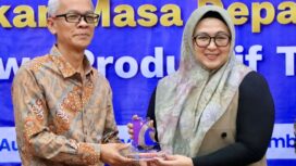 Wakil Bupati Tangerang Intan Nurul Hikmah bersama Direktur PT. BPR Kerta Raharja Gemilang (Perseroda), Ai Suherlan saat Kegiatan Literasi dan Edukasi Keuangan yang diikuti Ratusan Mahasiswa, akademisi dan Stakeholders terkait. Foto: Ist 