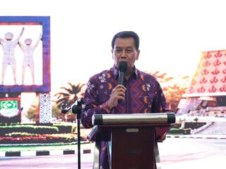 Bupati Tangerang Moch Maesyal Rasyid saat Menghadiri penandatanganan Perjanjian Kerja Sama (PKS) antara DPMPTSP Kabupaten Tangerang dengan calon tenant dan instansi pengisi MPP Suvarna Sutera, di Hotel Lemo. Foto: Ist