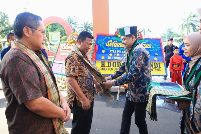 
 Ketua DPRD Kota Tangerang H.Rusdi Alam menghadiri pelantikan HMI dan Kohati Cabang Tangerang, di Ruang Patio Pusat Pemerintahan Kota Tangerang. Foto: ist